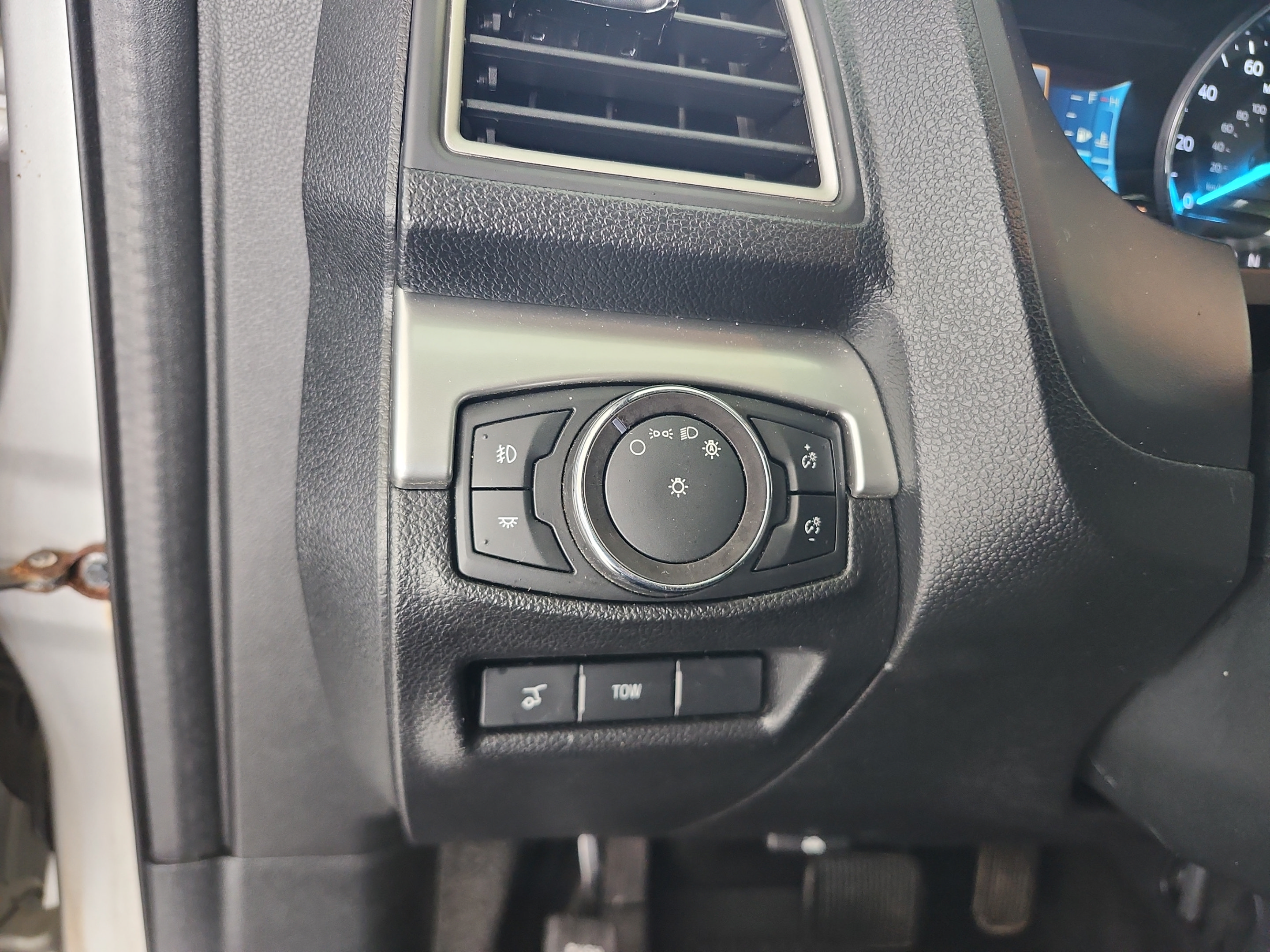 Certified 2017 Ford Explorer XLT w/ Equipment Group 202A AWD/4WD image 13