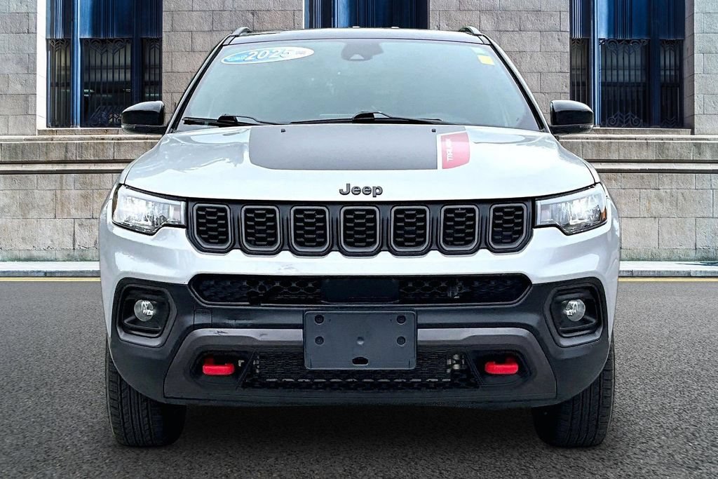 Used 2025 Jeep Compass Trailhawk AWD/4WD image 3