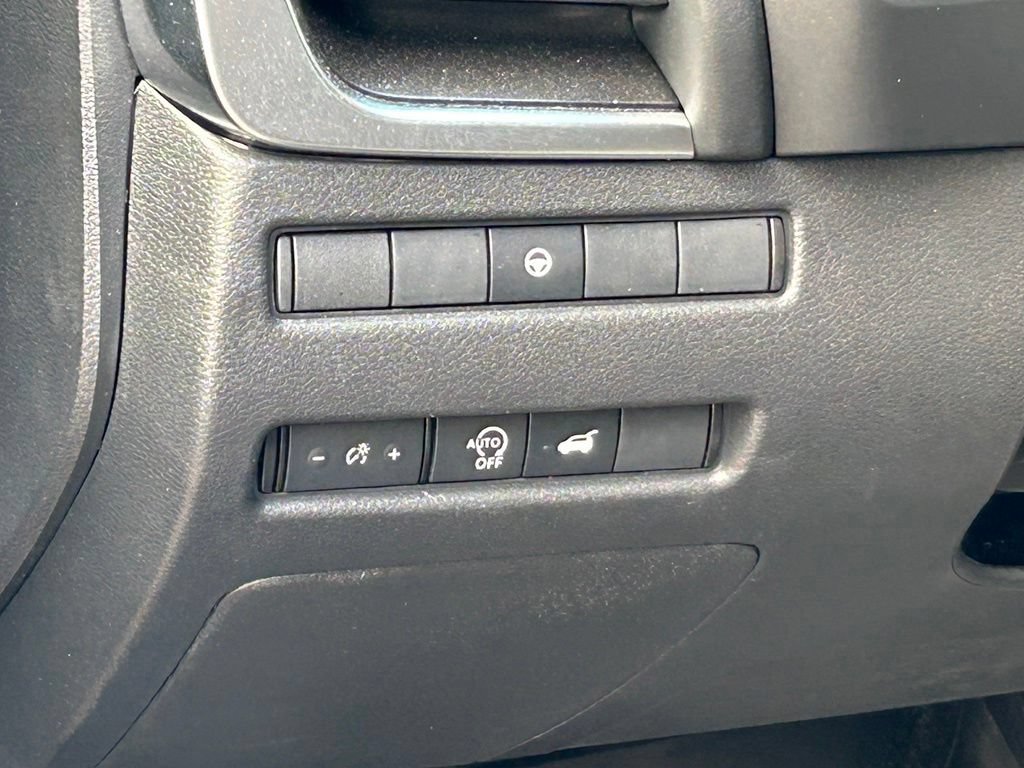 Used 2025 Nissan Rogue SV FWD image 32
