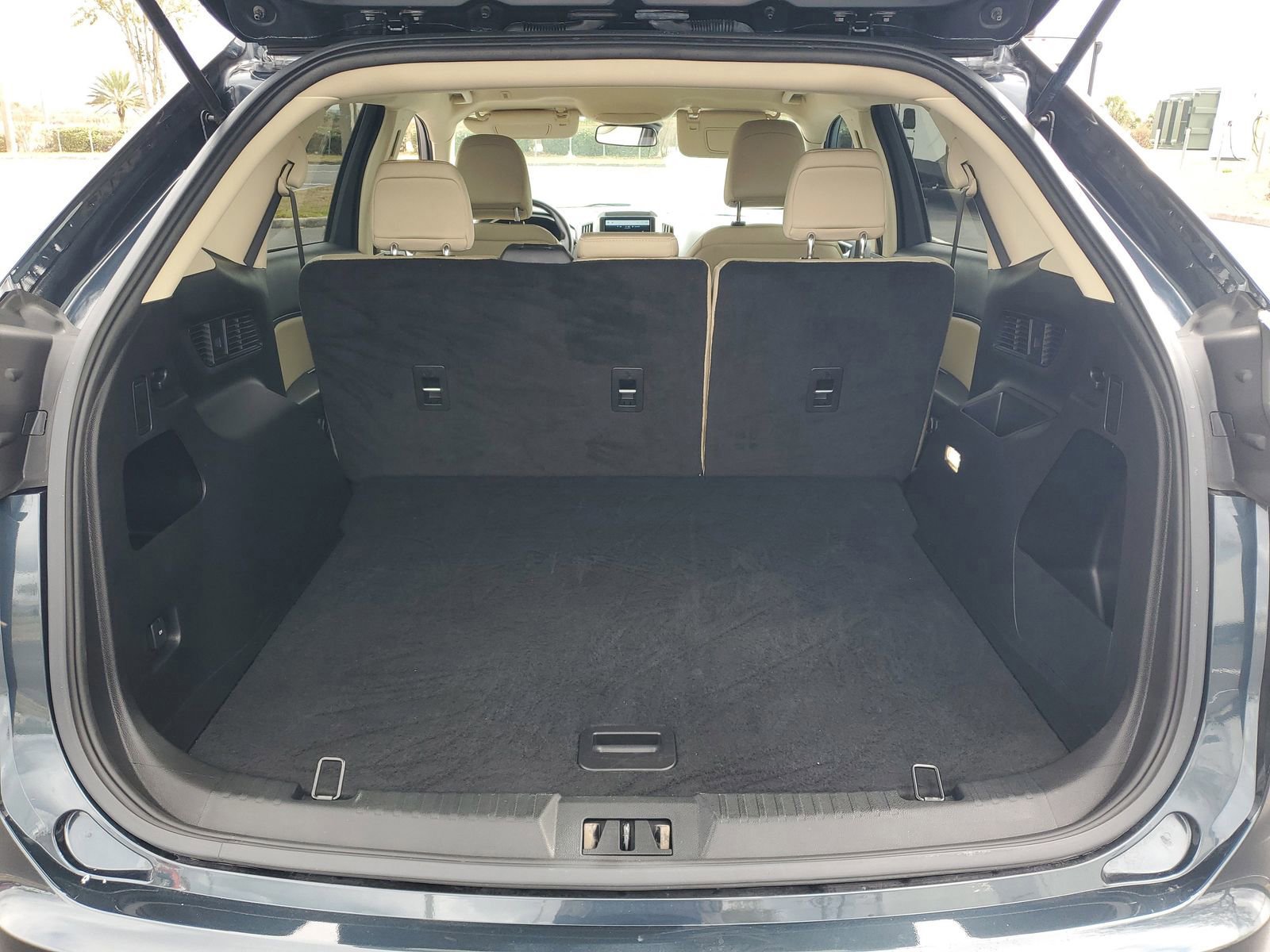 Certified 2024 Ford Edge SE image 7