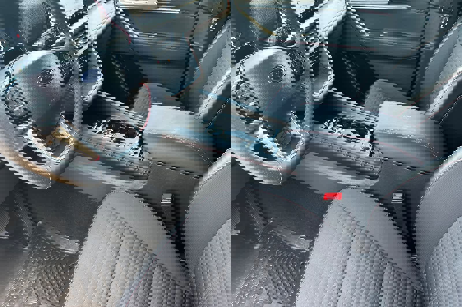 Certified 2025 Ford Explorer ST-Line image 11