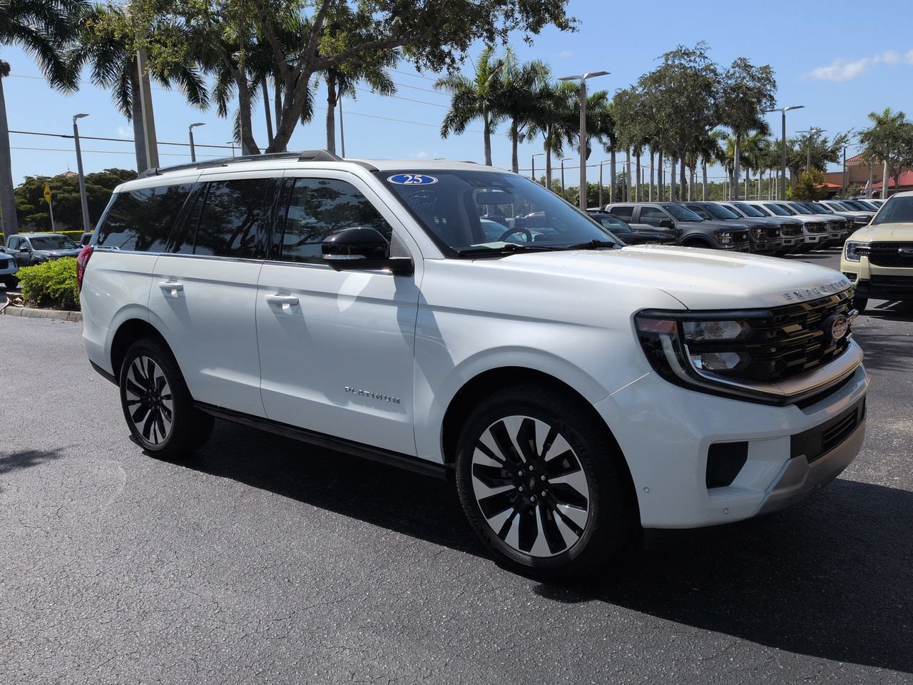 Certified 2025 Ford Expedition Platinum w/ Driver's Package AWD/4WD image 2