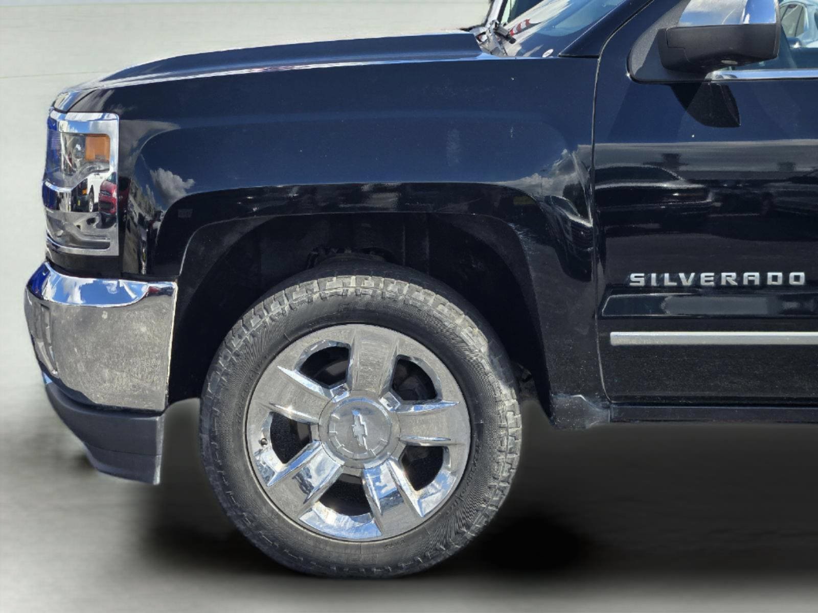 Used 2017 Chevrolet Silverado 1500 LTZ w/ Sport Package AWD/4WD image 9