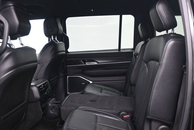 Used 2024 Jeep Wagoneer L Series II w/ Flexible Seating Group AWD/4WD image 5