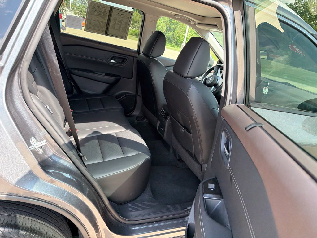 Used 2023 Nissan Rogue SV w/ SV Premium B Package AWD/4WD image 17