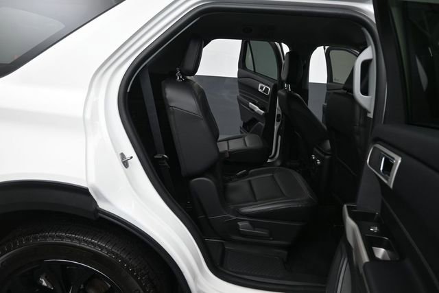 Certified 2022 Ford Explorer XLT w/ Equipment Group 202A AWD/4WD image 24