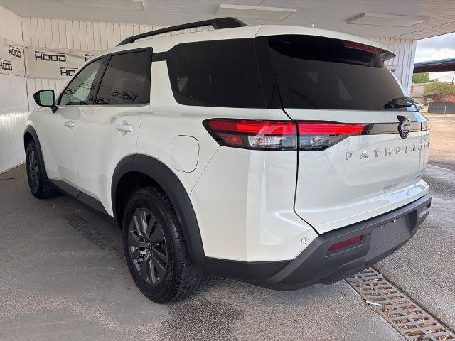 Used 2024 Nissan Pathfinder SV AWD/4WD image 2