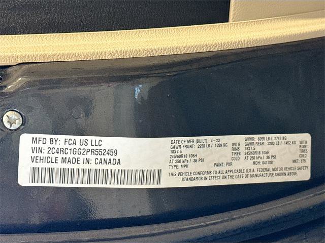 Used 2023 Chrysler Pacifica Limited image 25