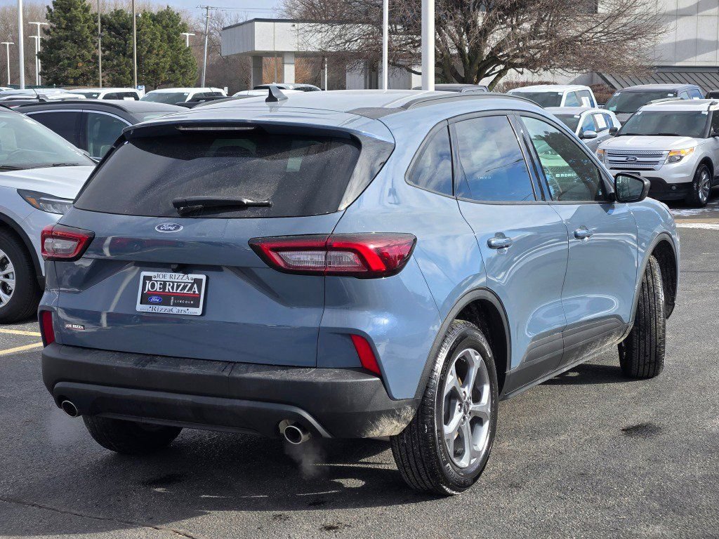 Certified 2025 Ford Escape ST-Line AWD/4WD image 10