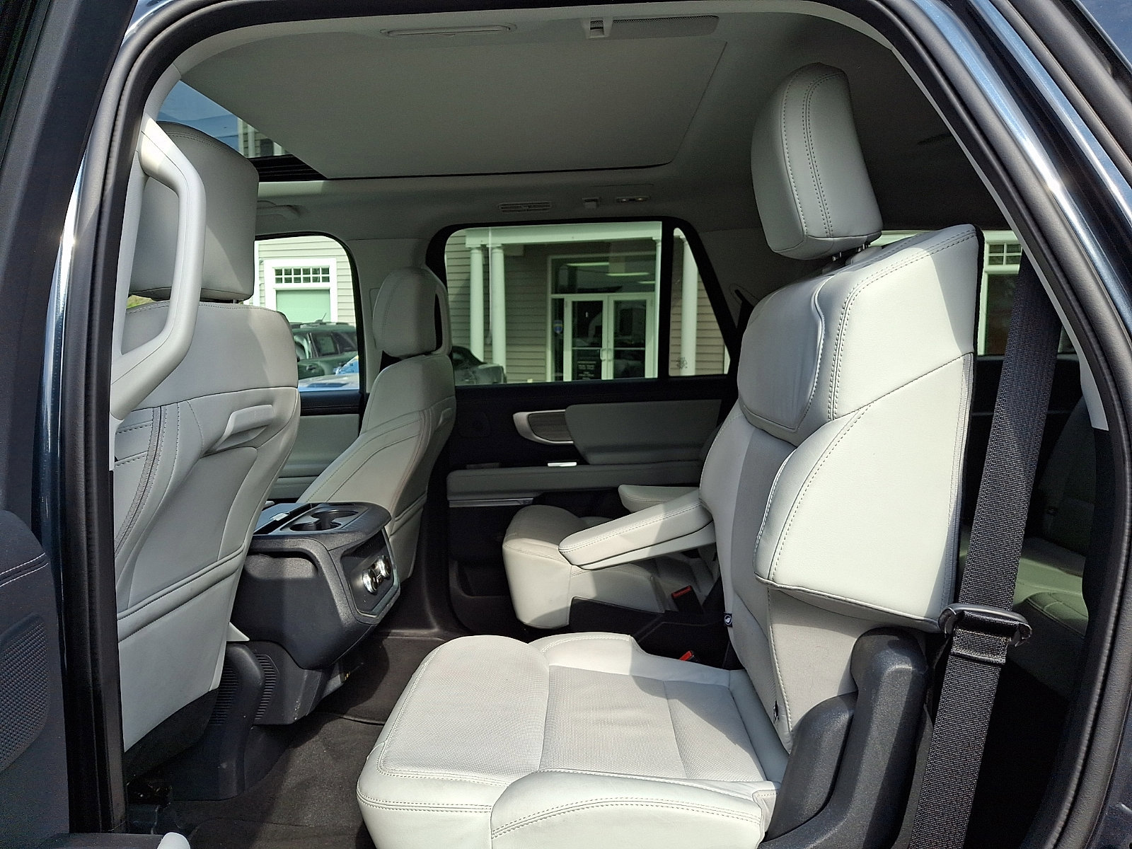 Certified 2025 Ford Expedition Platinum w/ Driver's Package AWD/4WD image 11