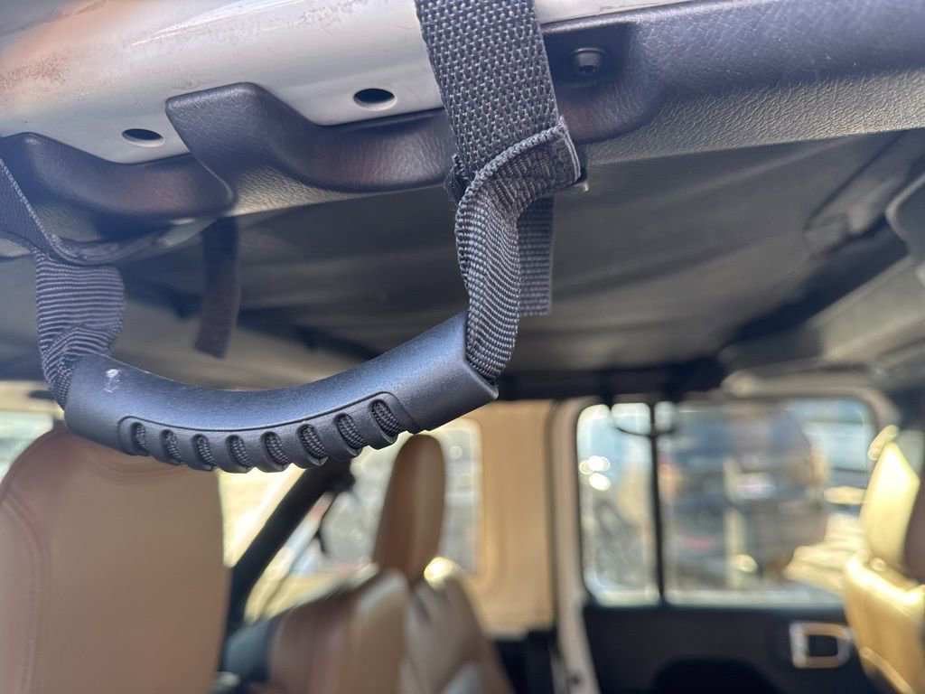 Used 2020 Jeep Wrangler Unlimited Sahara image 40