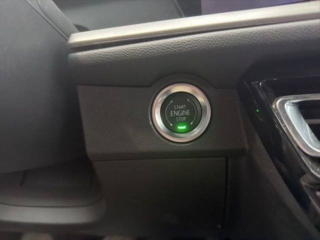 Used 2025 Chevrolet Traverse LT w/ Driver Confidence Package image 39