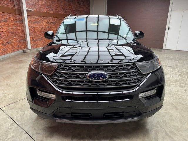 Certified 2022 Ford Explorer XLT w/ Equipment Group 202A image 9