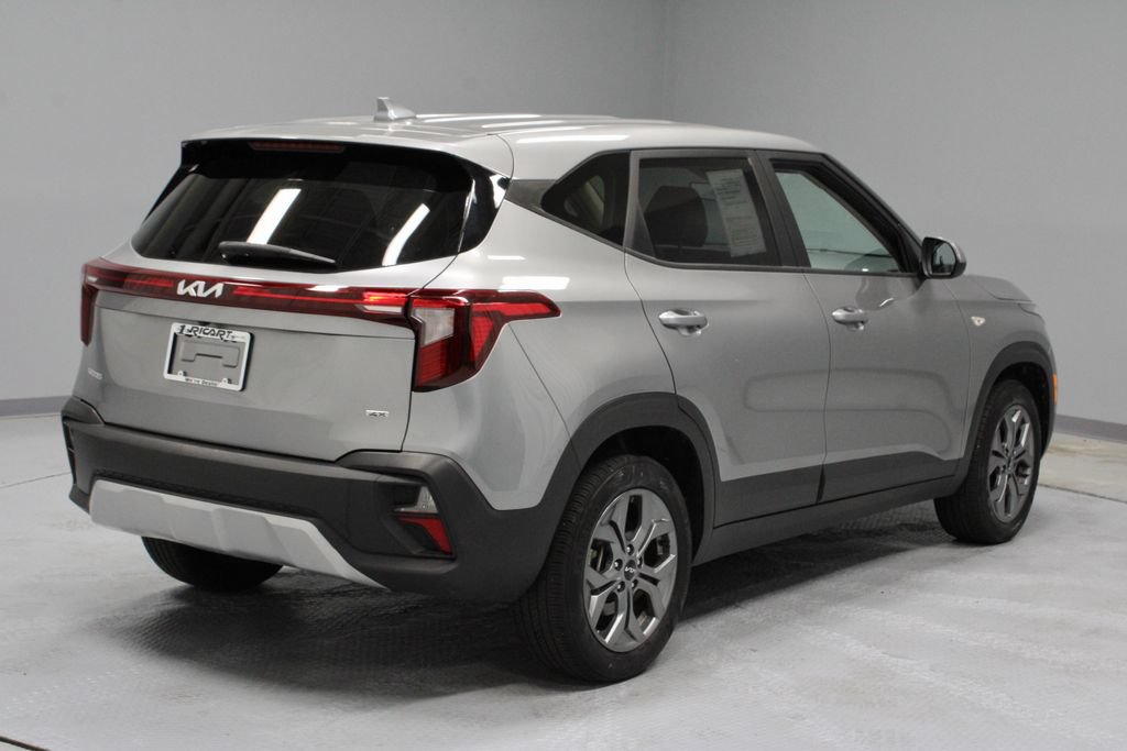 Used 2024 Kia Seltos LX AWD/4WD image 11