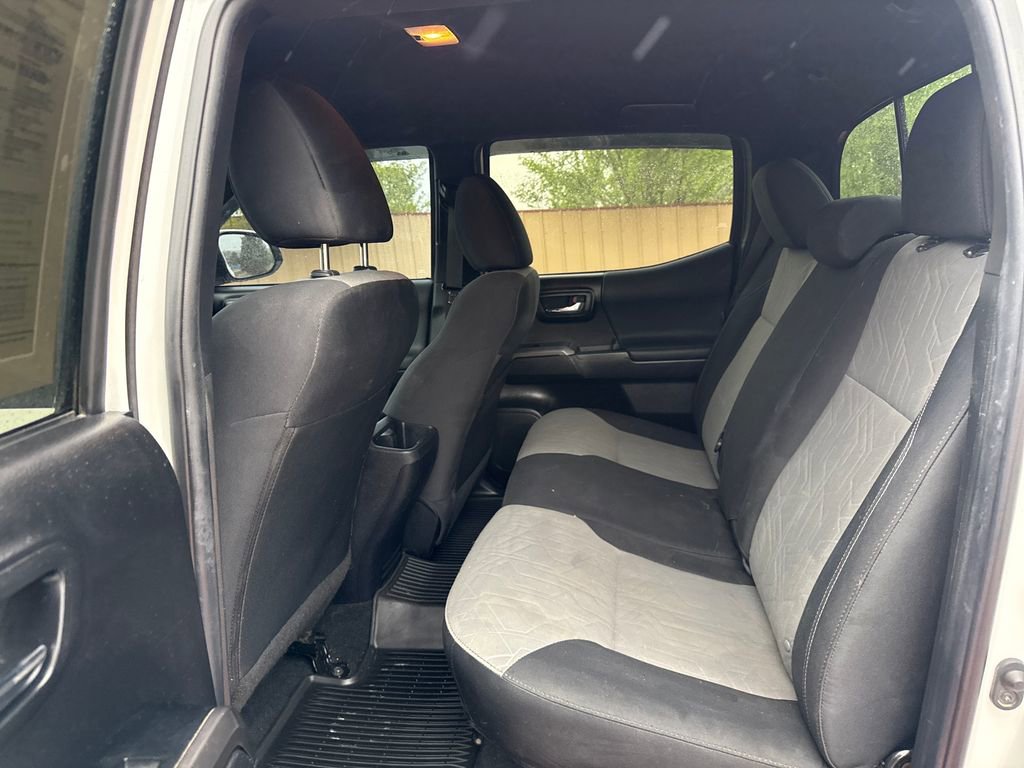 Used 2022 Toyota Tacoma TRD Off-Road AWD/4WD image 19