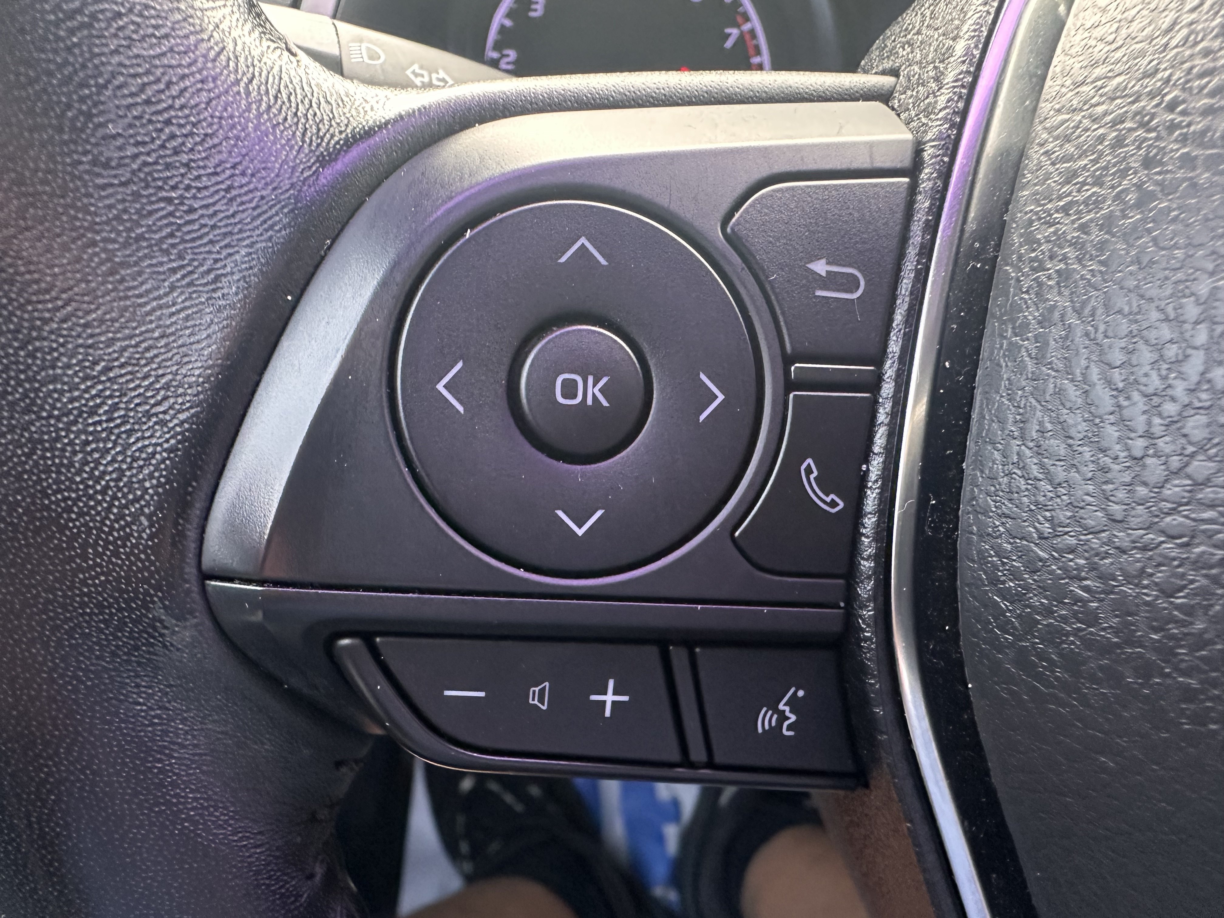 Used 2019 Toyota Camry SE w/ Convenience Package FWD image 20