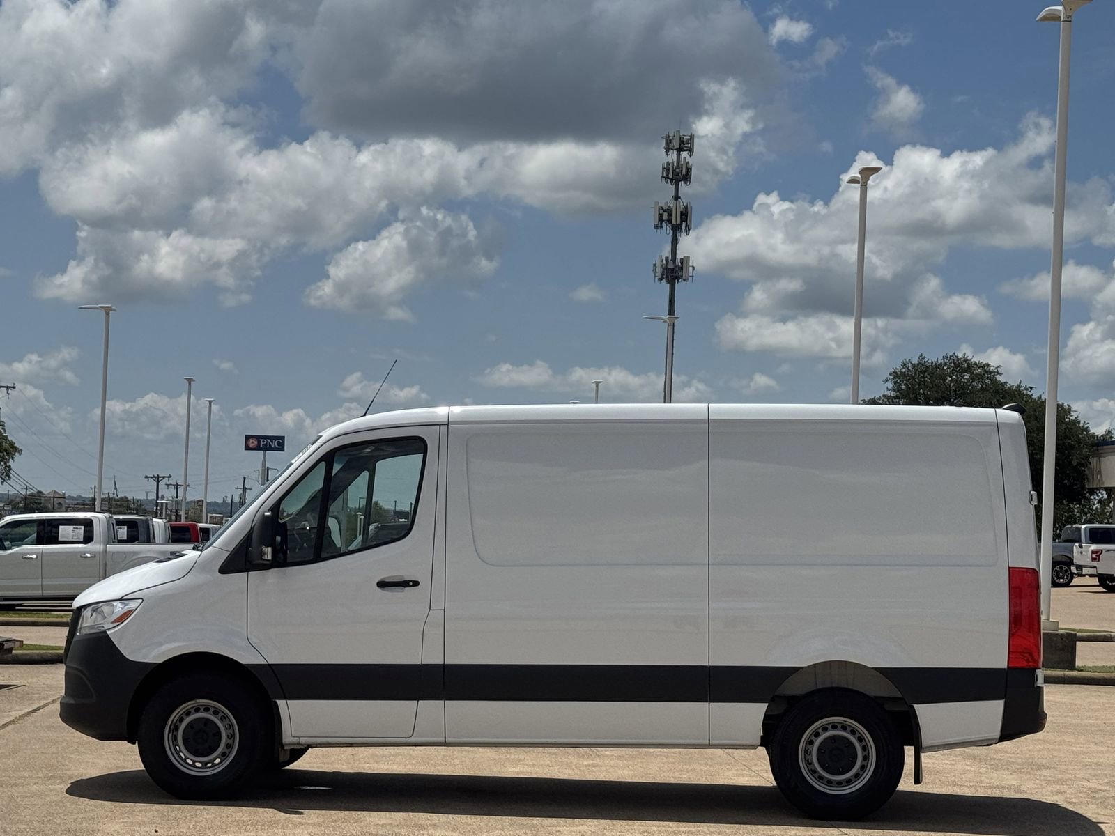 Used 2025 Mercedes-Benz Sprinter 2500 image 7