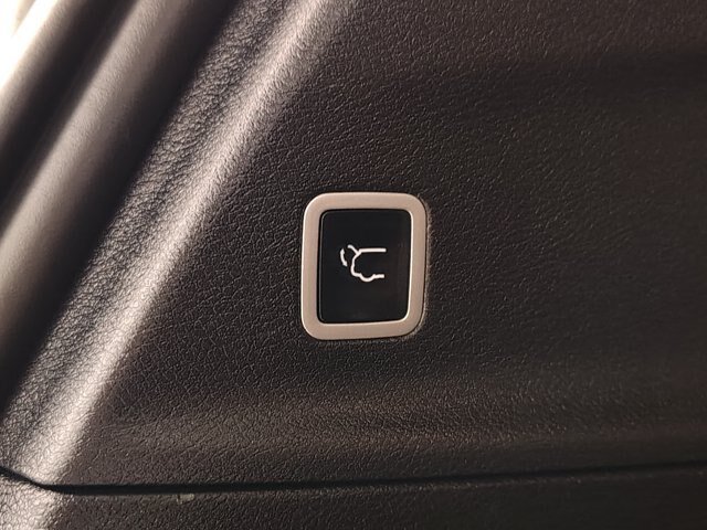 Used 2025 Chrysler Pacifica Select FWD image 17