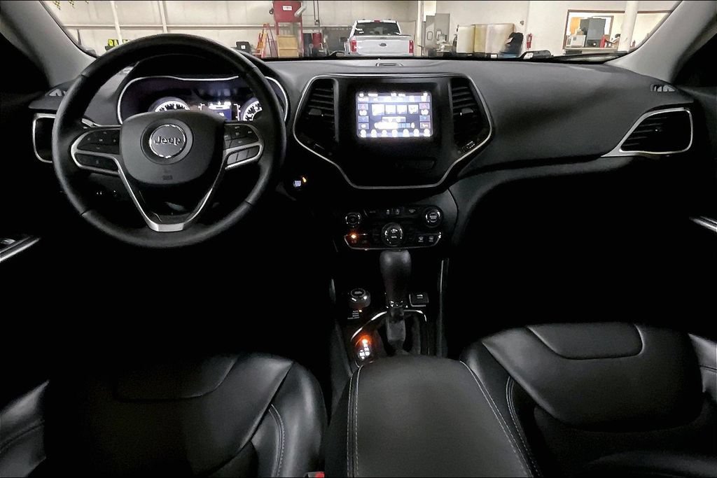 Used 2019 Jeep Cherokee Latitude Plus w/ Comfort/Convenience Group AWD/4WD image 14