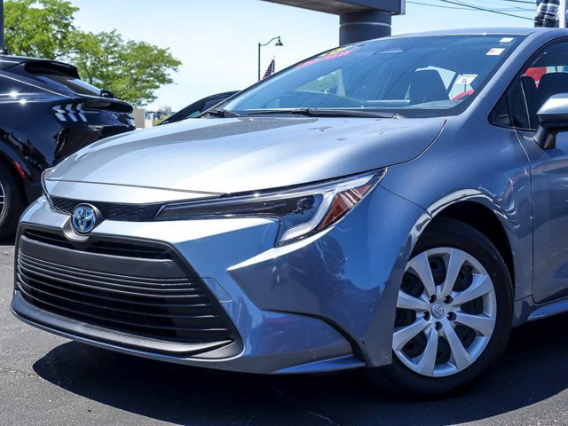 Used 2025 Toyota Corolla LE FWD image 3