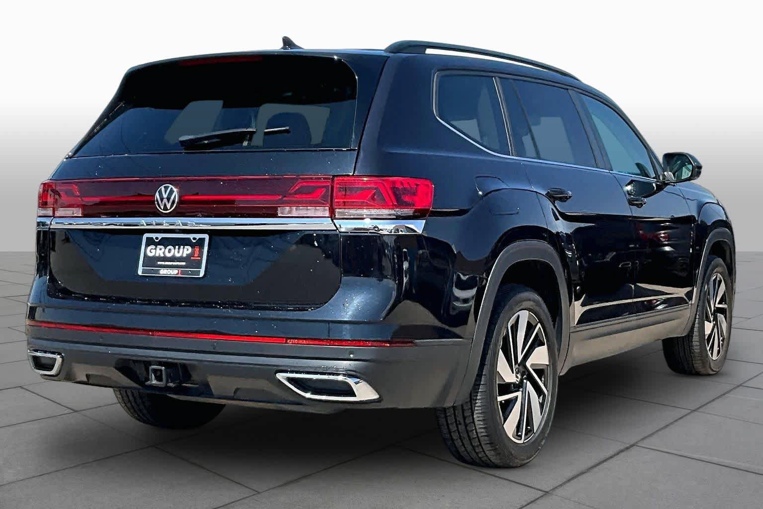 Used 2025 Volkswagen Atlas SE FWD image 13