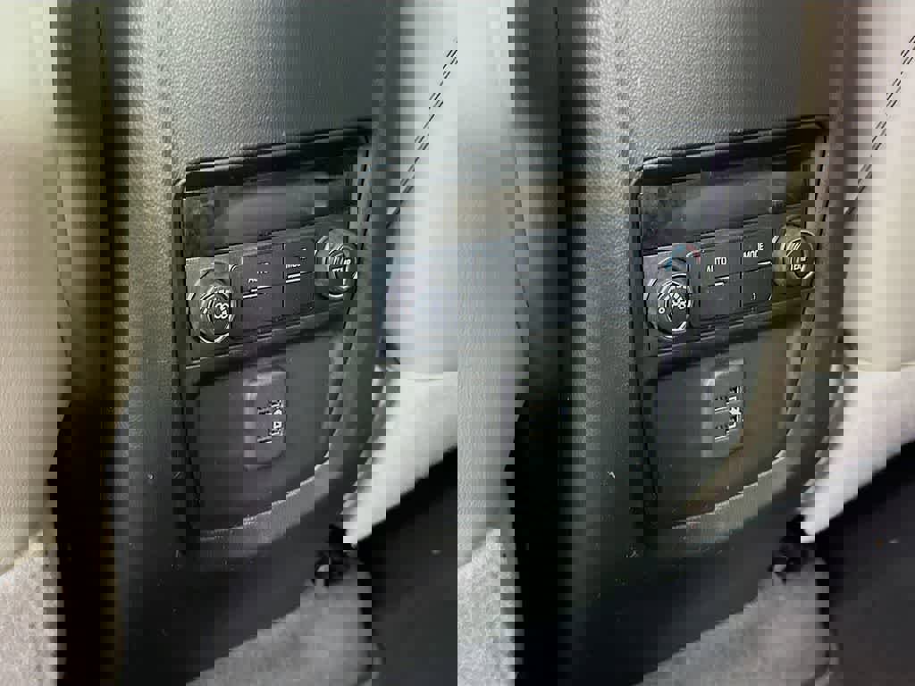 Used 2021 Buick Enclave Essence image 16