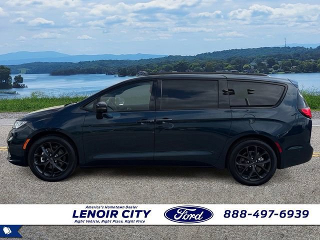 Used 2023 Chrysler Pacifica Touring-L w/ S Appearance Package image 2