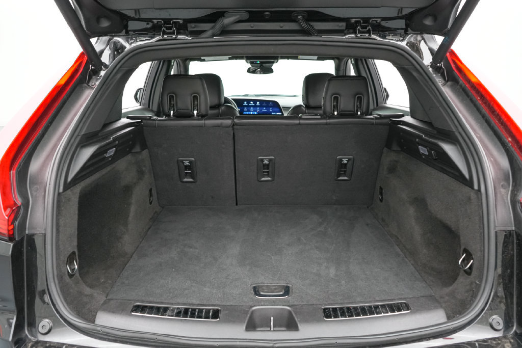Used 2025 Cadillac XT4 Premium Luxury FWD image 19