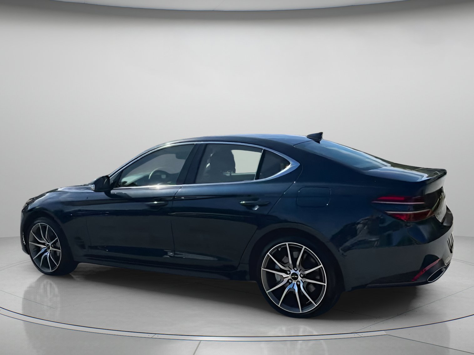 Used 2025 Genesis G70 2.5T image 19