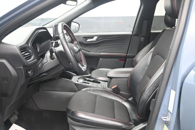 Certified 2025 Ford Escape ST-Line Select AWD/4WD image 6