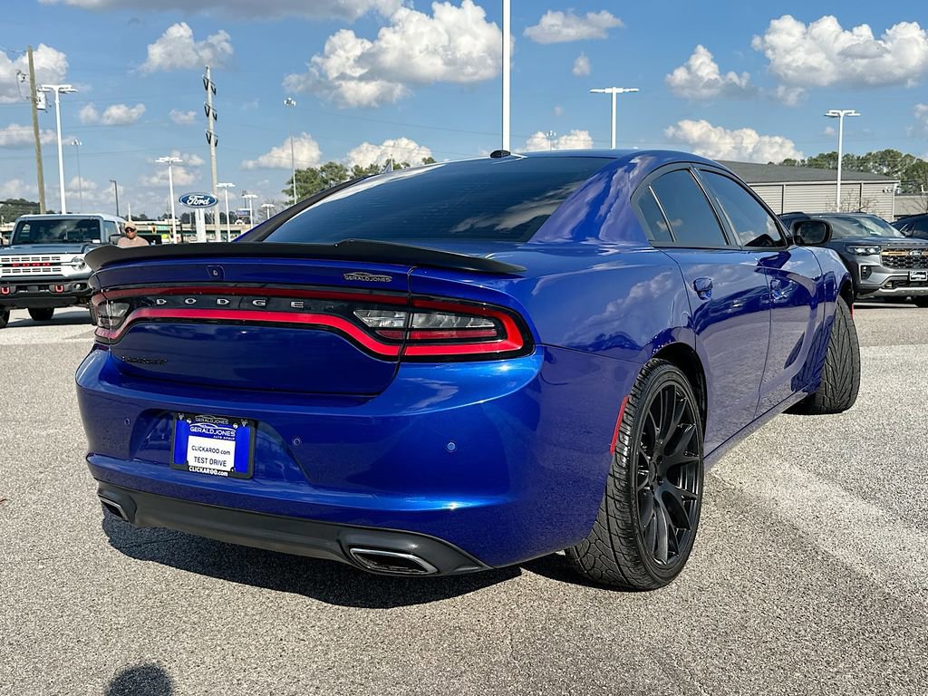 Used 2018 Dodge Charger SXT w/ Blacktop Package image 4
