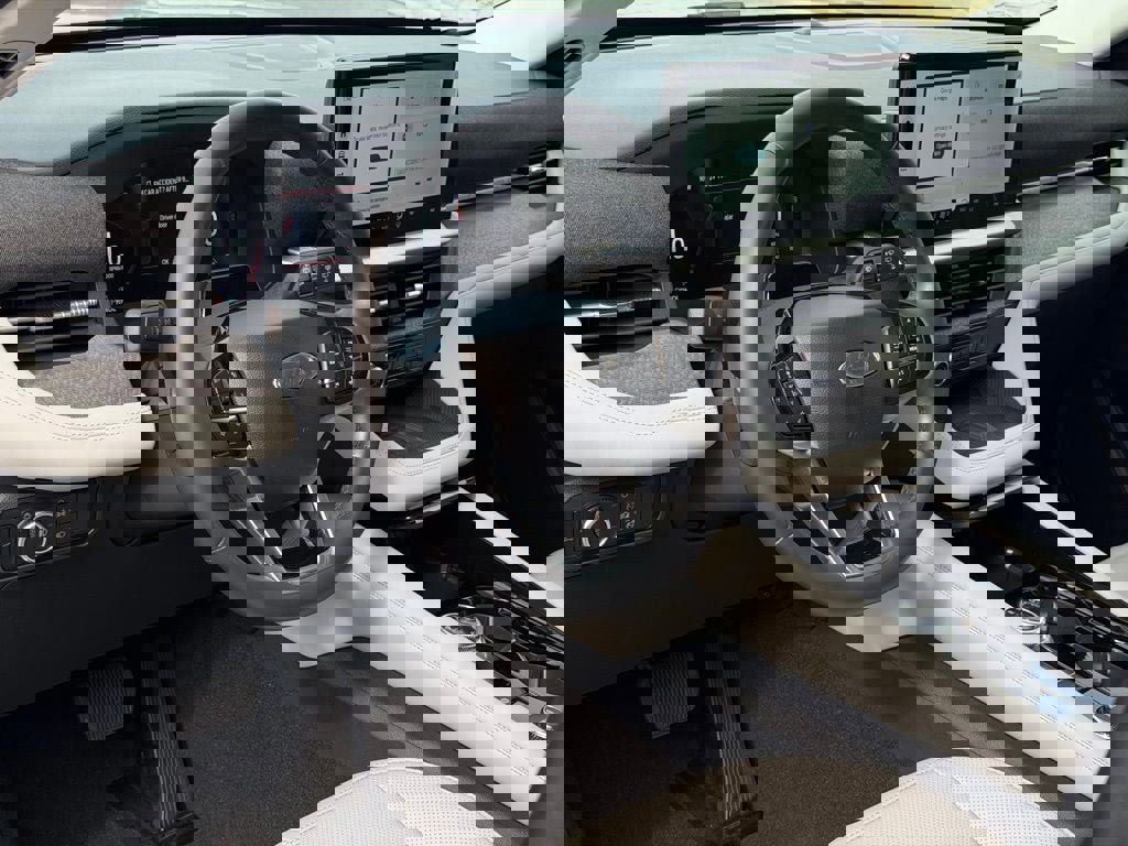 Certified 2025 Ford Explorer Platinum w/ Ultimate Package image 10