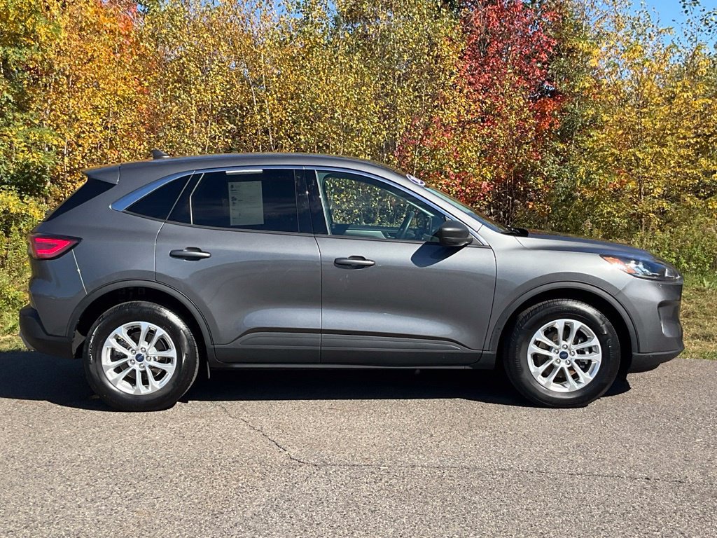 Certified 2022 Ford Escape SE w/ Cold Weather Package AWD/4WD image 18