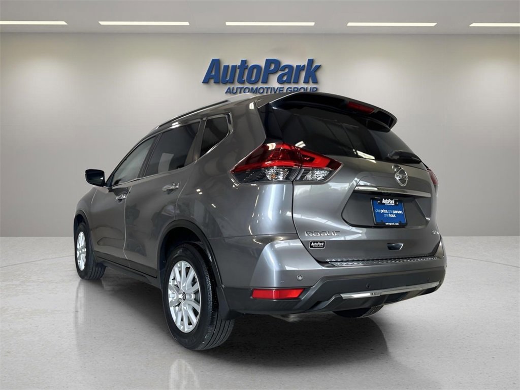 Used 2019 Nissan Rogue SV image 3
