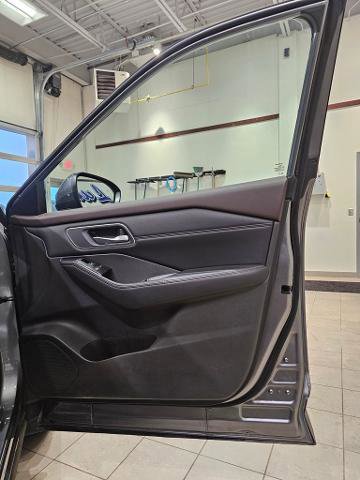 Used 2021 Nissan Rogue SV w/ Premium Package image 26