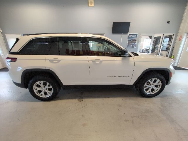 Used 2023 Jeep Grand Cherokee Limited AWD/4WD image 6