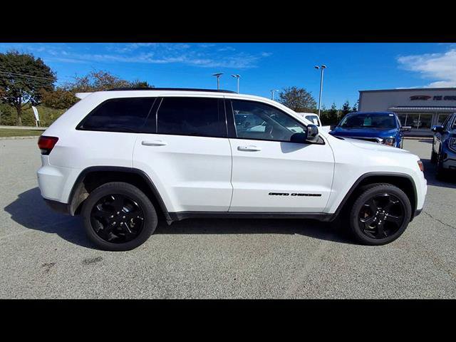 Used 2019 Jeep Grand Cherokee Laredo AWD/4WD image 9