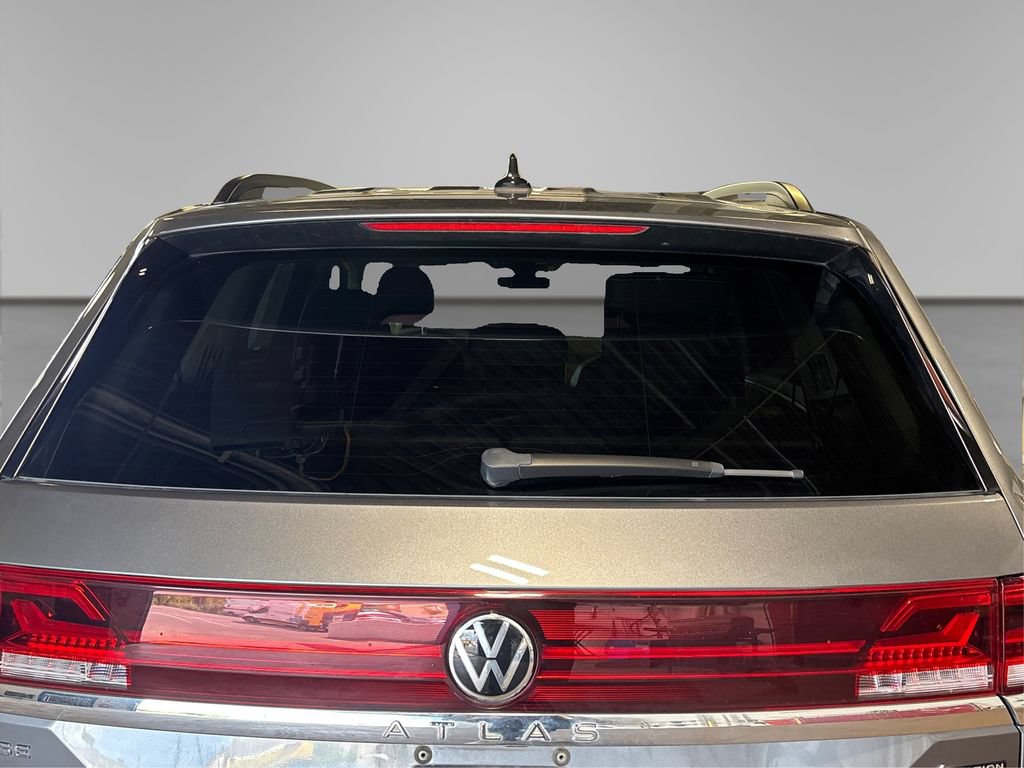 Used 2025 Volkswagen Atlas SE AWD/4WD image 16
