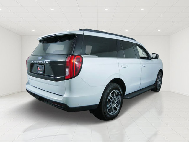 Certified 2025 Ford Expedition Active AWD/4WD image 8