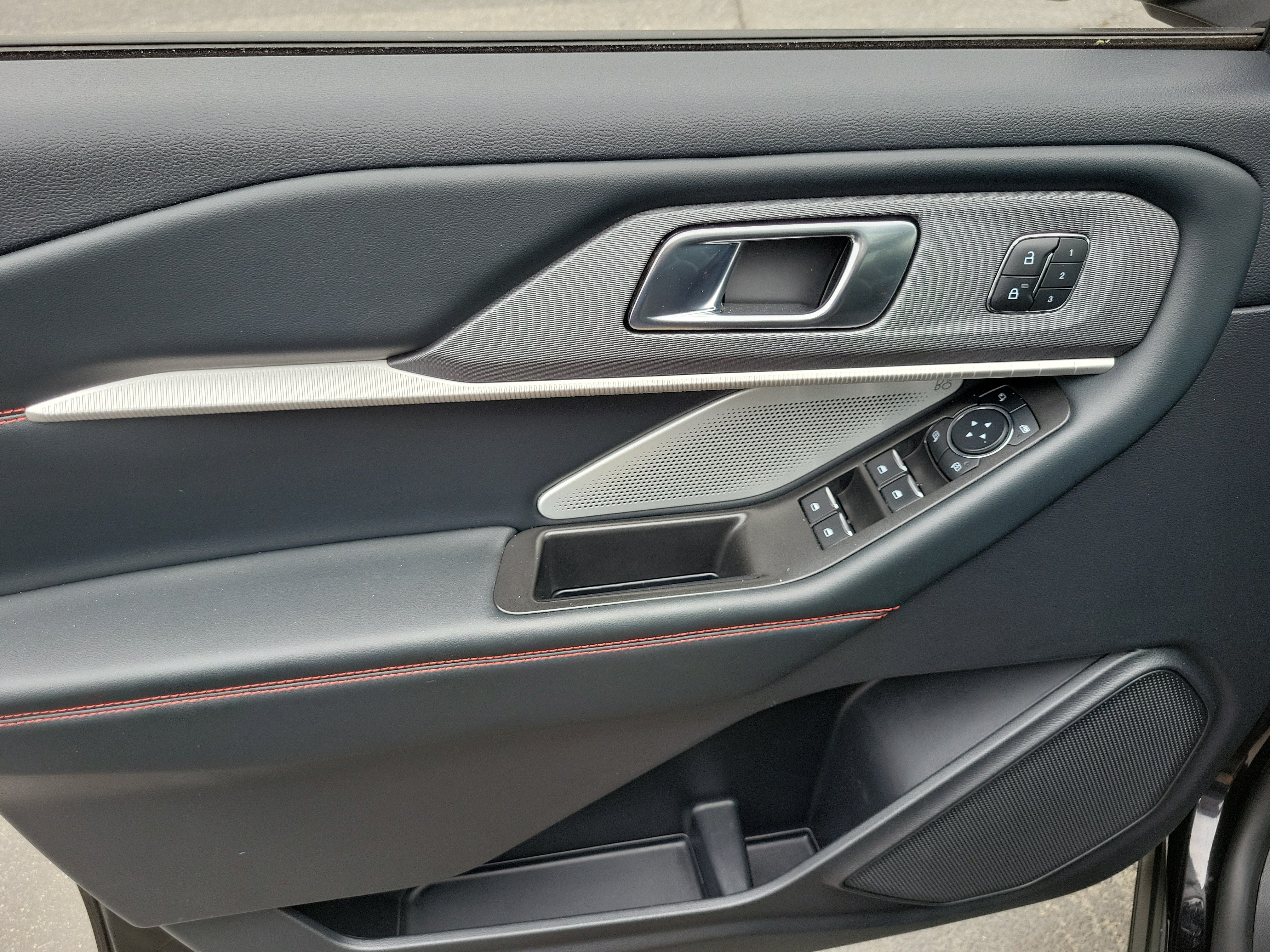 Certified 2025 Ford Explorer ST AWD/4WD image 11
