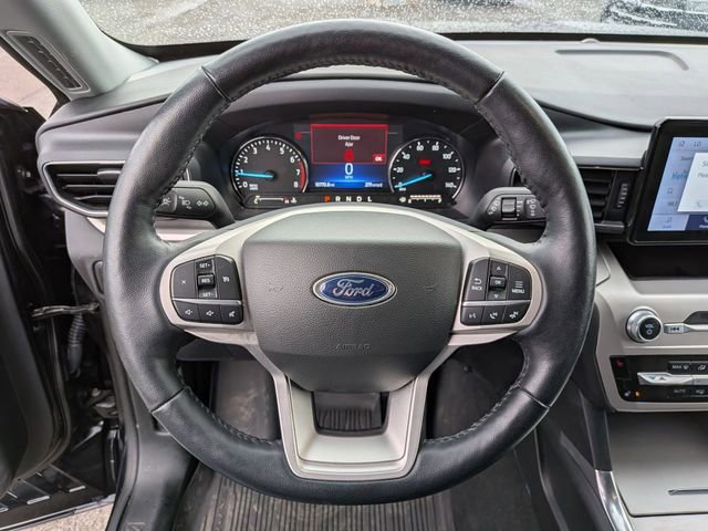 Certified 2022 Ford Explorer XLT w/ Equipment Group 202A image 9