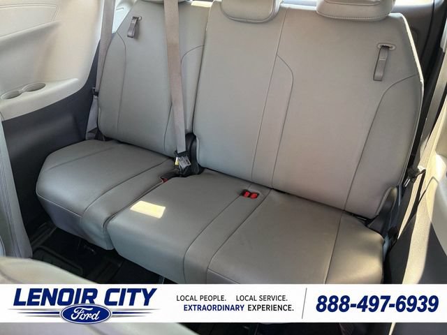 Used 2021 Toyota Sienna XLE FWD image 12