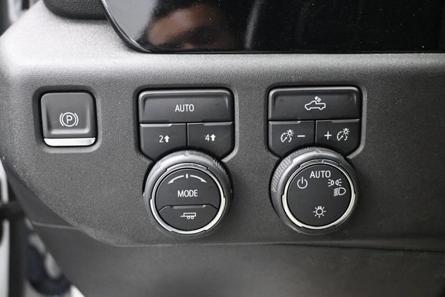 Used 2023 Chevrolet Silverado 1500 LT AWD/4WD image 8