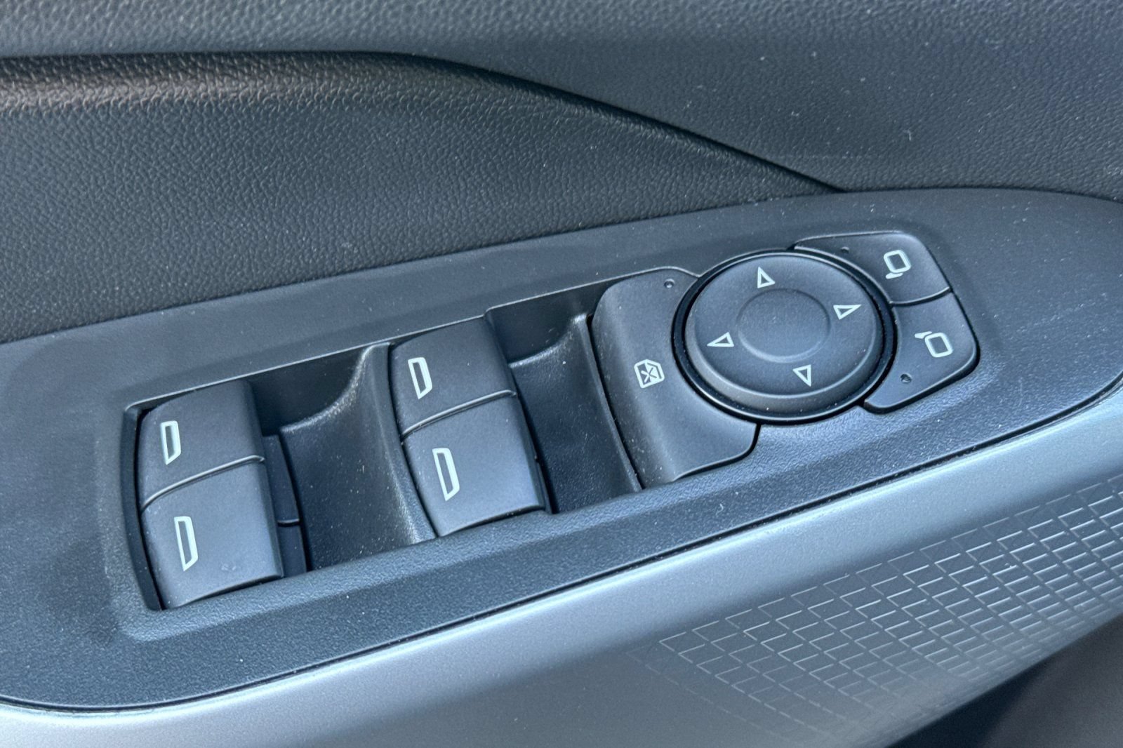 Used 2024 Chevrolet Trax LS FWD image 17