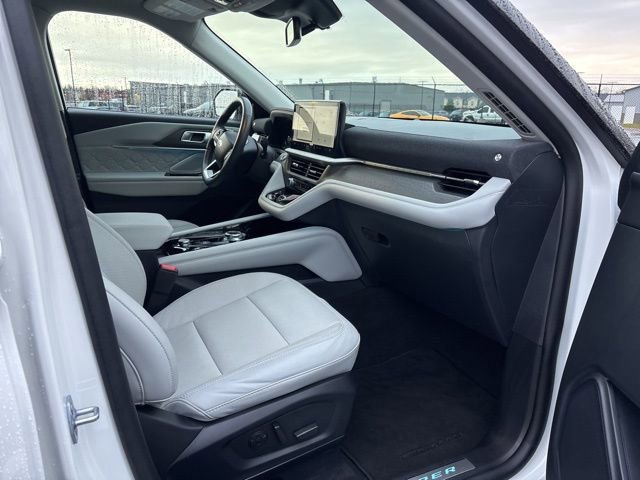 Certified 2025 Ford Explorer Platinum w/ Ultimate Package image 8