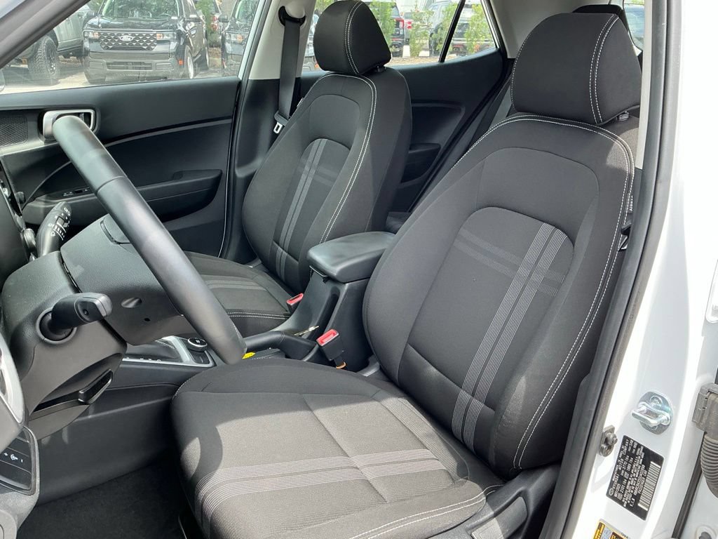 Used 2025 Hyundai Venue SEL FWD image 30