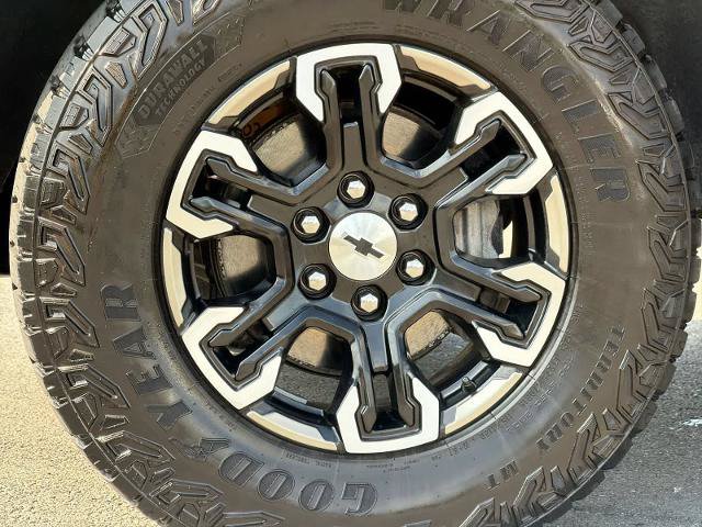 Used 2024 Chevrolet Silverado 1500 ZR2 w/ Technology Package AWD/4WD image 14