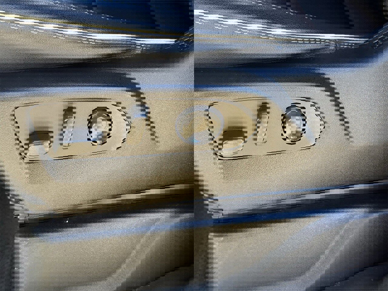 Used 2023 Chevrolet Suburban Premier image 25