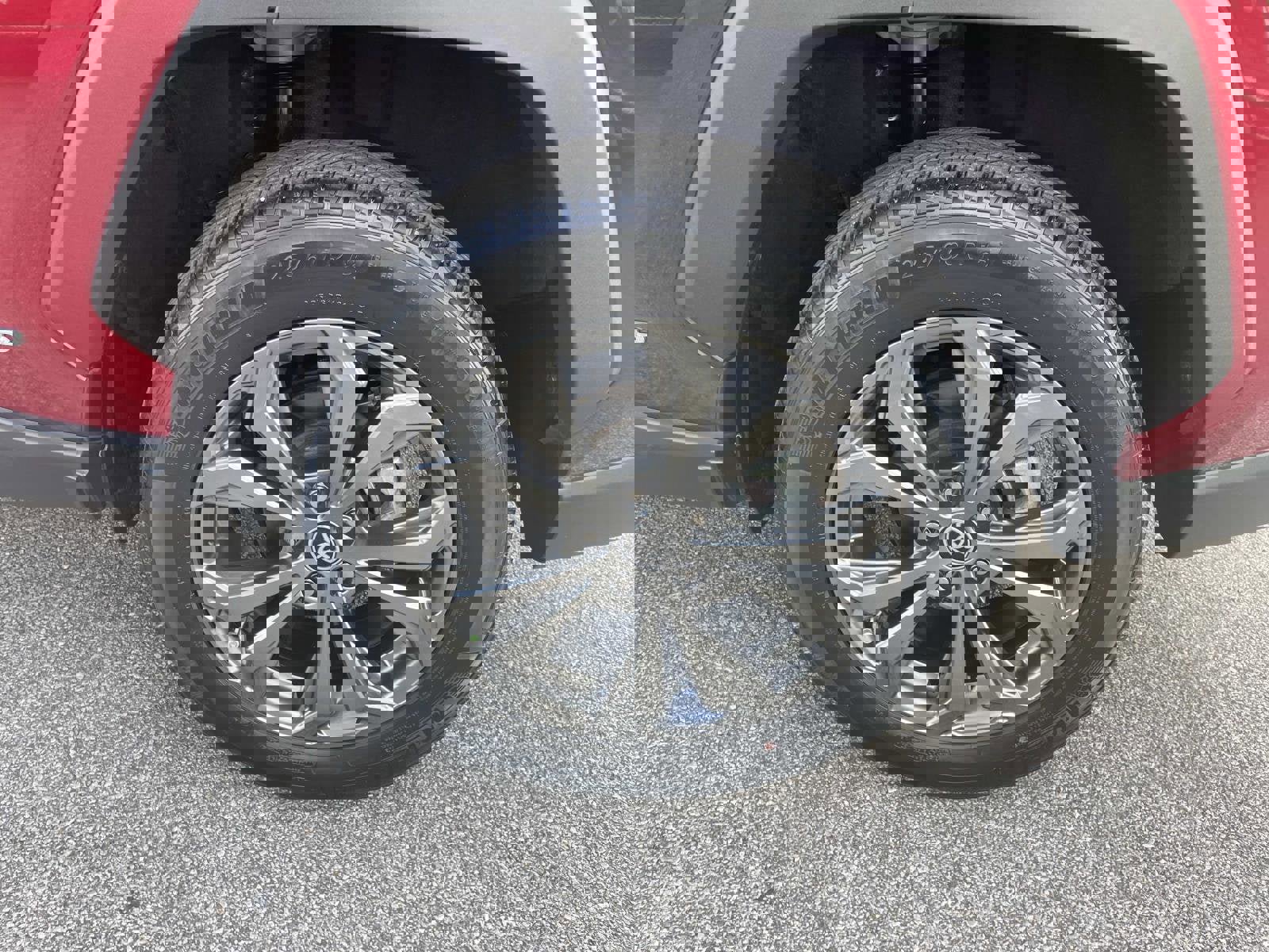 Used 2022 Toyota RAV4 XLE Premium image 11