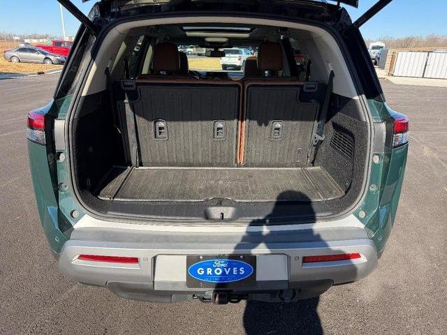 Used 2022 Nissan Pathfinder Platinum w/ Cargo Package image 7